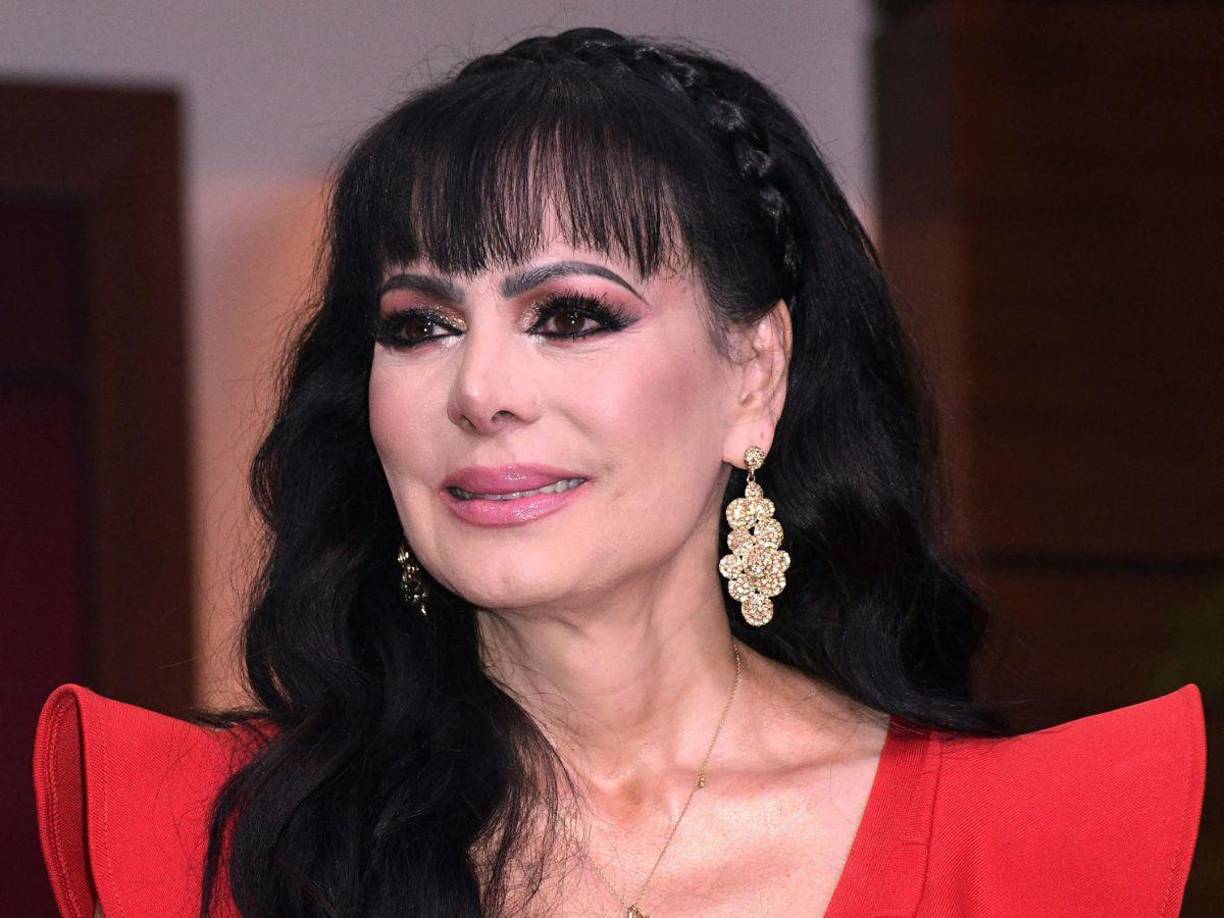 “Mi nieto está conmigo”, expresó Guardia con emoción, luego de una extensa jornada legal que se prolongó hasta la madrugada. La Fiscalía de Defensa de los Niños y el DIF analizaron detalladamente la situación antes de determinar que, por un periodo de diez días, el niño permanecerá bajo su protección. Sin embargo, este arreglo es temporal mientras avanza la investigación”.