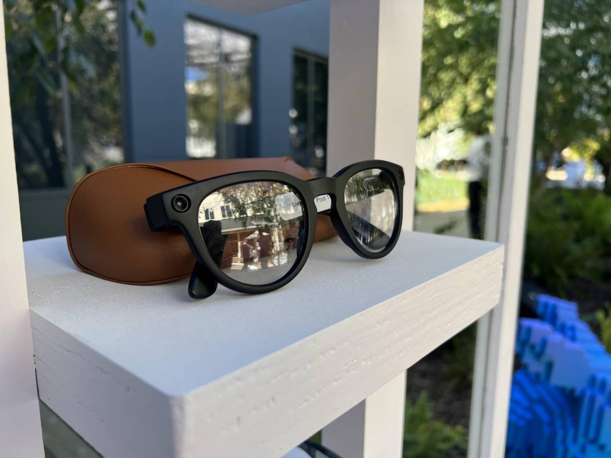 Las nuevas gafas se pueden reservar por adelantado y estarán a la venta el 17 de octubre en Estados Unidos con un precio inicial de 299 dólares (unos 284 euros al cambio de hoy).