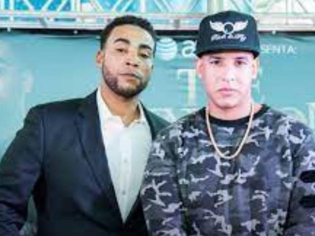 Pero la situación se agravó cuando Don Omar vio en una portada de los periódicos más importantes de Puerto Rico con el titular: “Daddy Yankee noquea a Don Omar, esto hizo enfurecer al intérprete de “Pobre Diabla” porque decía que Daddy había comprado la primera plana.