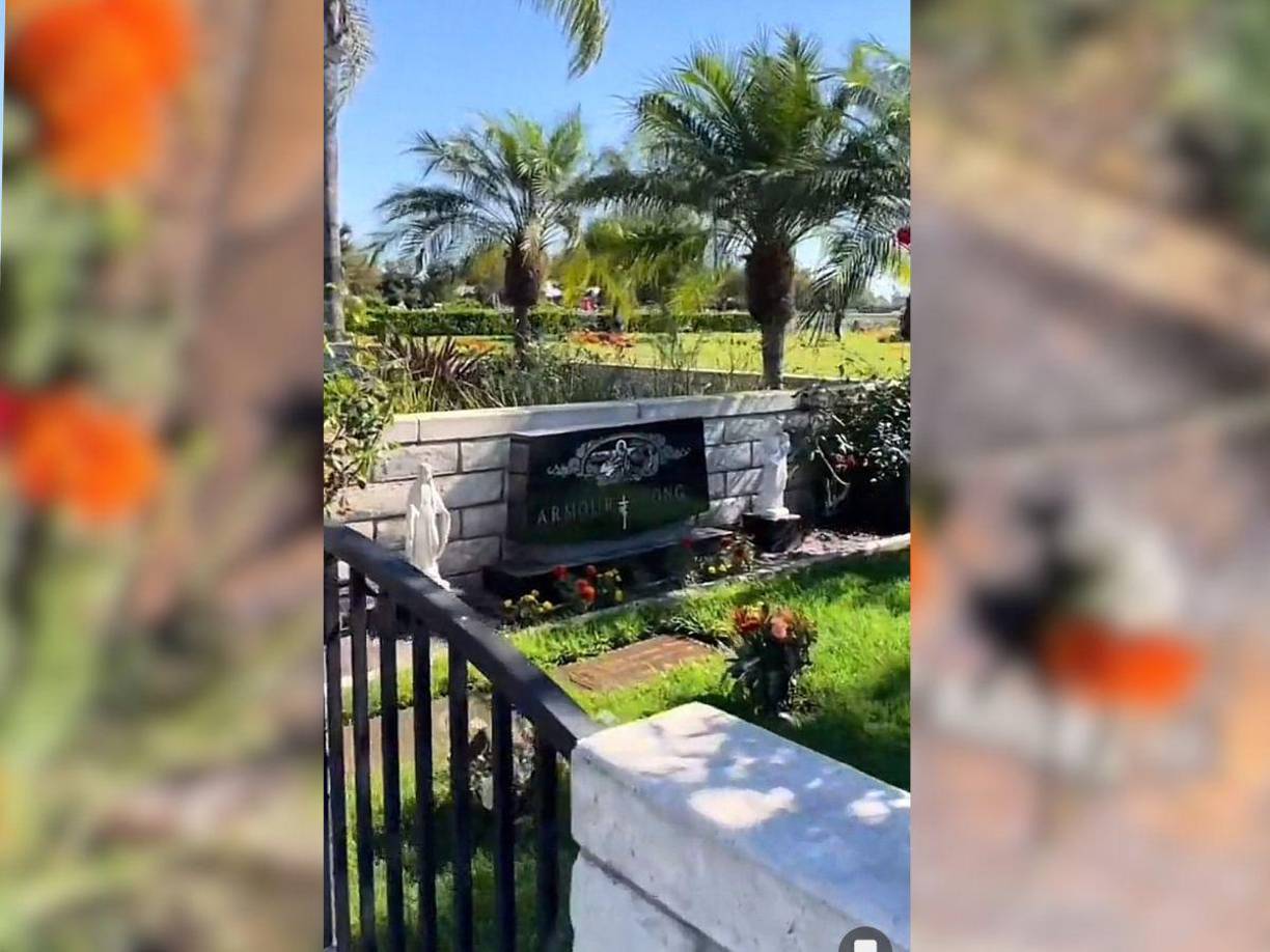 La tumba de la artista, según reportes del youtuber Favian Lameda quién la mostró de forma reciente, es atendida semanalmente para mantenerla limpio y hermoso. A pesar de estar cercada por una pequeña barda y protegida con una reja, es accesible para quienes deseen rendir tributo a la cantante. El lugar está adornado con árboles, arbustos y flores, resaltando la pasión de Jenni por la naturaleza.