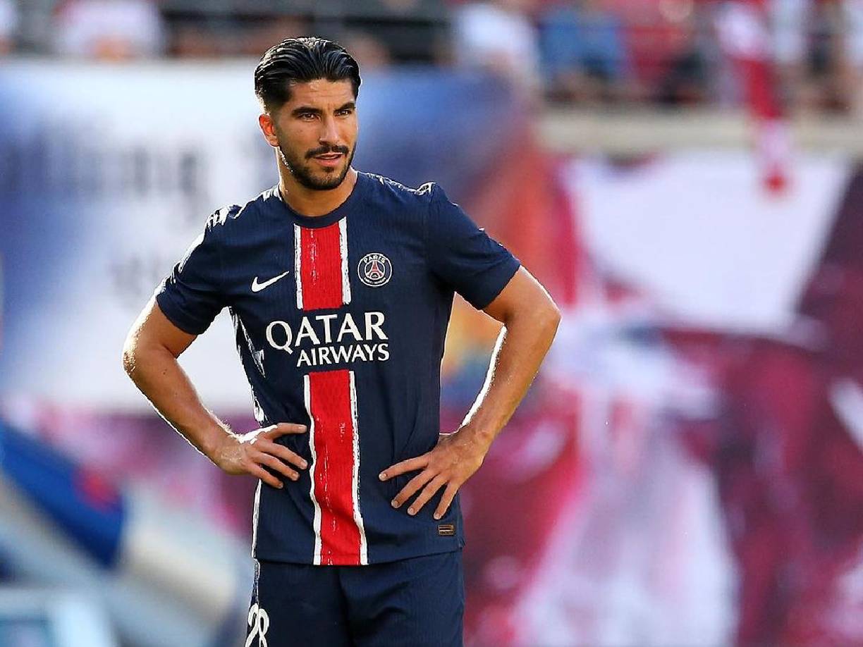 Sky Sports reporta que Carlos Soler aún no tiene definido su futuro en el PSG y el West Ham de Julen Lopetegui cree que podrá ficharlo con facilidad.