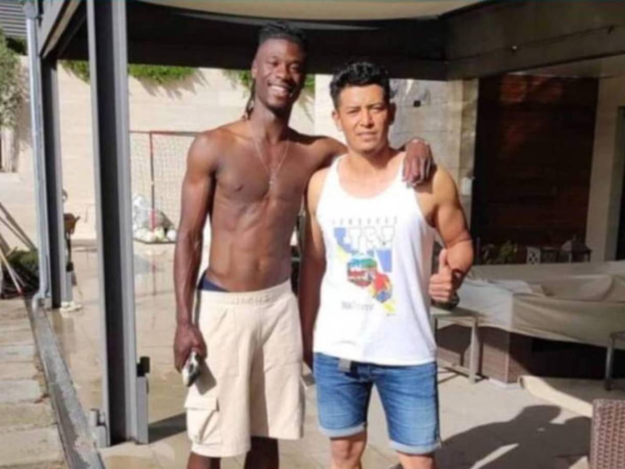 Nelson Granados fue requerido por Camavinga para que le pudiera arreglar el jardín de su casa.