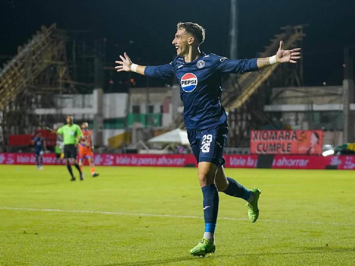 Antes se refirió al partido: “Me queda la espina de haber querido ganar el partido, de irnos con la ventaja para el domingo, pero nos queda un partido clave, así que esperamos nos podamos preparar de la mejor manera para sacarlo adelante”.