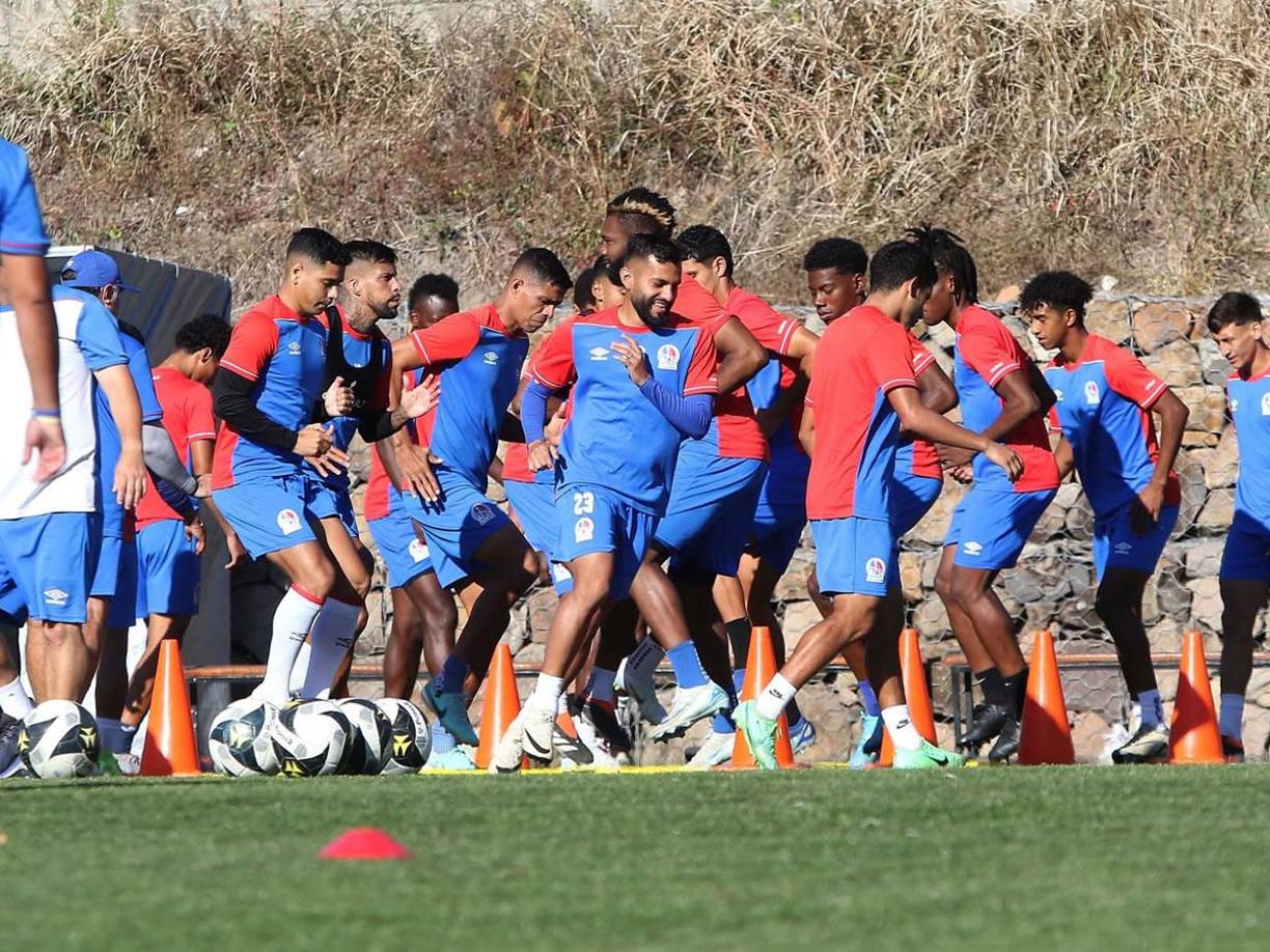 Jorge Álvarez apunta a la titularidad con Olimpia ante Lobos.