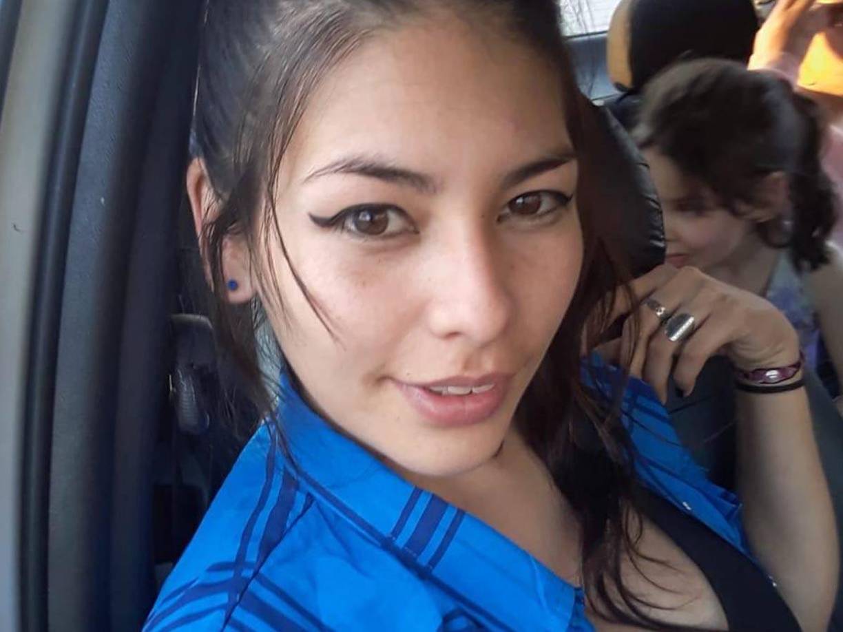 Un ciclista la vio llena de golpes y con los pantalones bajos en la propiedad.