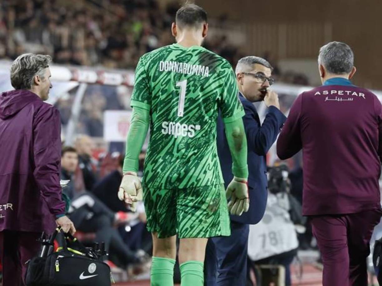 Donnarumma recibió un durísimo golpe en el partido contra Mónaco en la Ligue 1 y tuvo que salir del partido.
