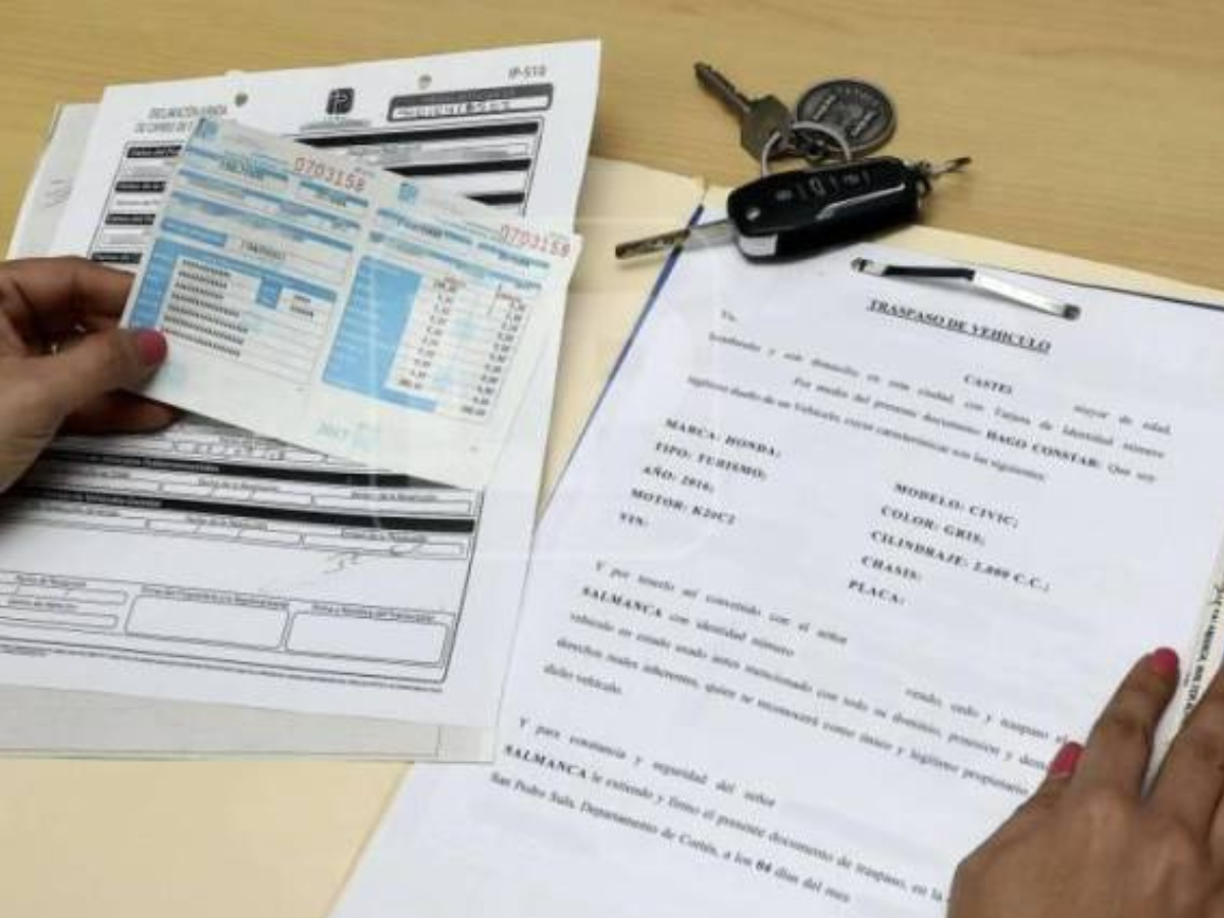 4. Llevar el formulario RV-RE-001 autenticado, más una copia junto con una fotocopia de la tarjeta de identidad del solicitante al IP Vehicular.