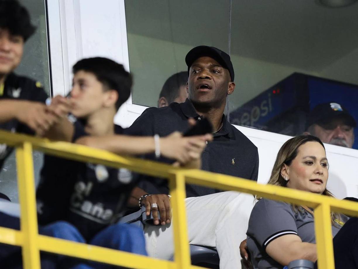 El exfutbolista hondureño David Suazo fue otro de los personajes presentes en el Morazán.