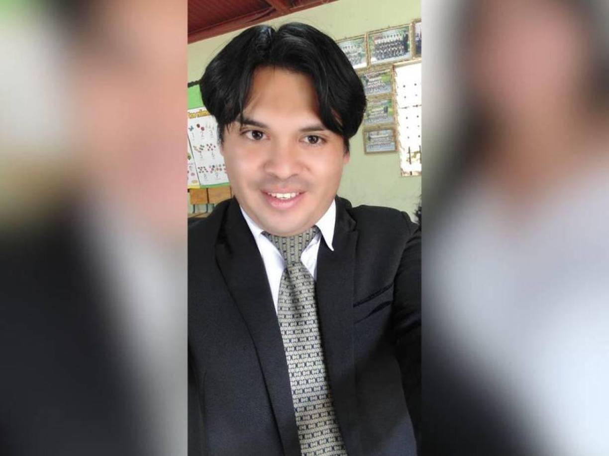 Óscar López se tituló como licenciado en Administración y Gestión de la Educación en la Universidad Pedagógica Nacional Francisco Morazán (UPNFM) en el 2021.