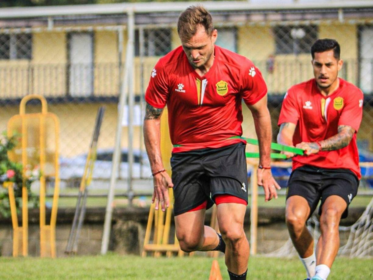 Defensa: Uno de los nuevos elementos para Real España, el argentino Sebastián Hernández es de perfil zurdo y postularía a ser uno de los elegidos por Miguel Falero. 