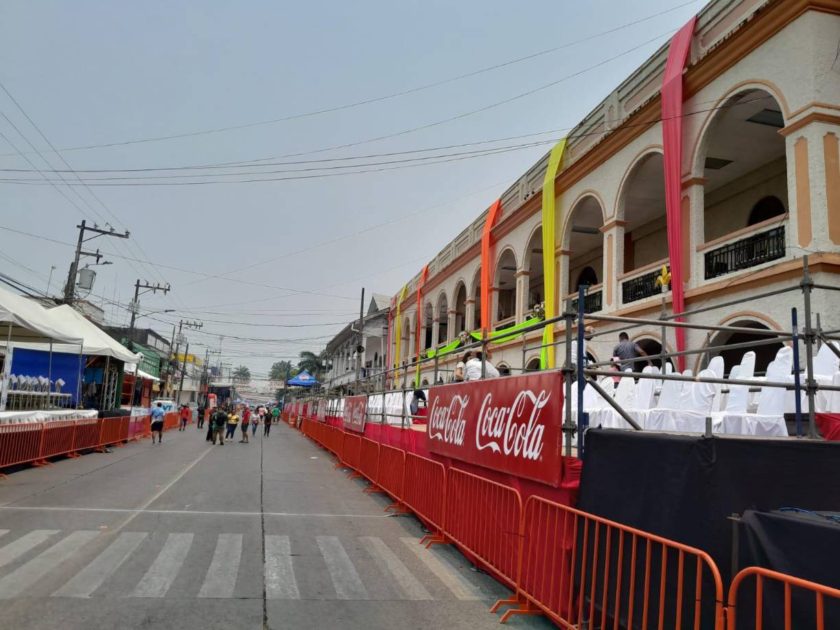 La fiesta de este día marca el cierre de la Feria Isidra que se inauguró el 11 de mayo, con la coronación de Izza Sevilla como reina de la Feria, Ashley Pérez, reina del carnaval. Asimismo, Tamara Fadel y Yanela Zablah, reinas infantiles del carnaval y la feria, respectivamente. 