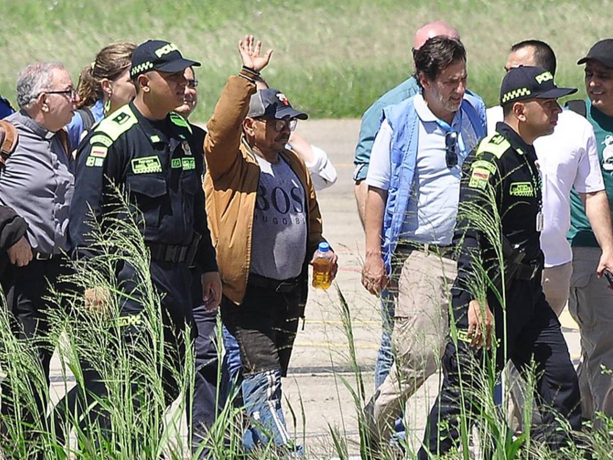 “El falso entrenador les habría puesto una trampa para que se aparecieran a esa hora, las 5:20 de la tarde, a tanquear una de las camionetas de la familia. En ese momento, sus cómplices aparecieron en dos motos y se llevaron a la pareja”, indicó El Tiempo.