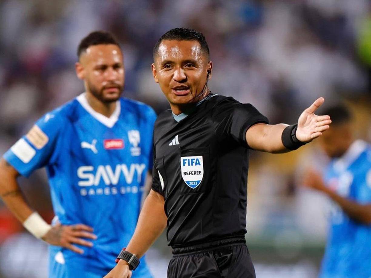 En este año Iván Bartón también ha pitado en la Liga de Arabia Saudita. 