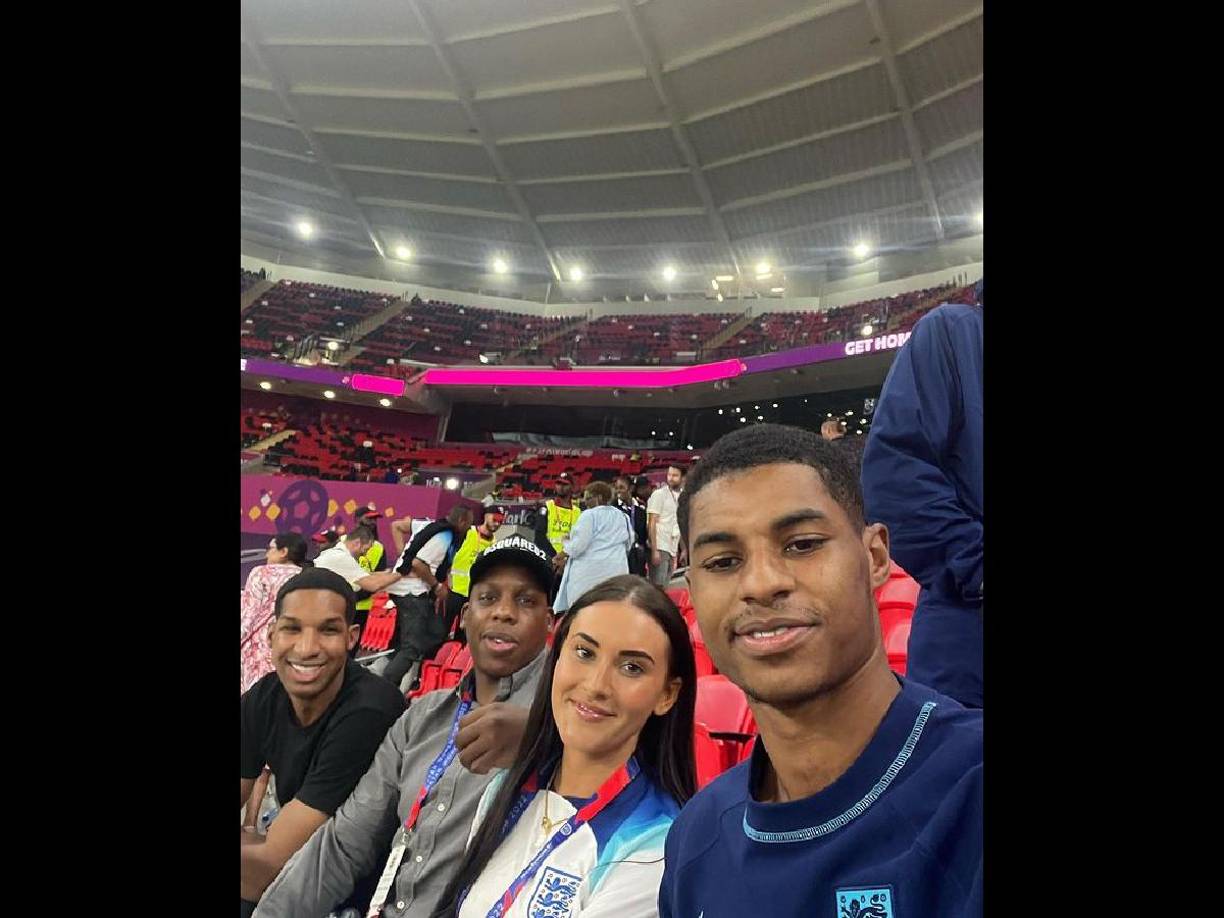 Ahora, el futbolista ha entrado en el centro de los reflectores luego de que saliera a la luz la ruptura con su novia de adolescencia.