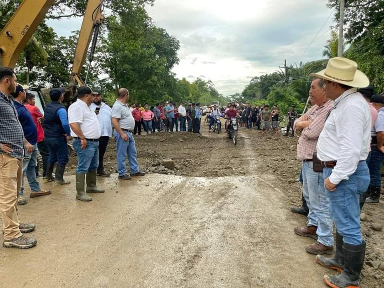 Rodríguez dijo que “Felipe Ponce quería que se entregara la comida a sus activistas políticos para hacer su política, cuando nosotros teníamos que asistir a la gente afectada en este lugar. Por lo tanto, se cancela la bodega en Olanchito (Yoro)”.