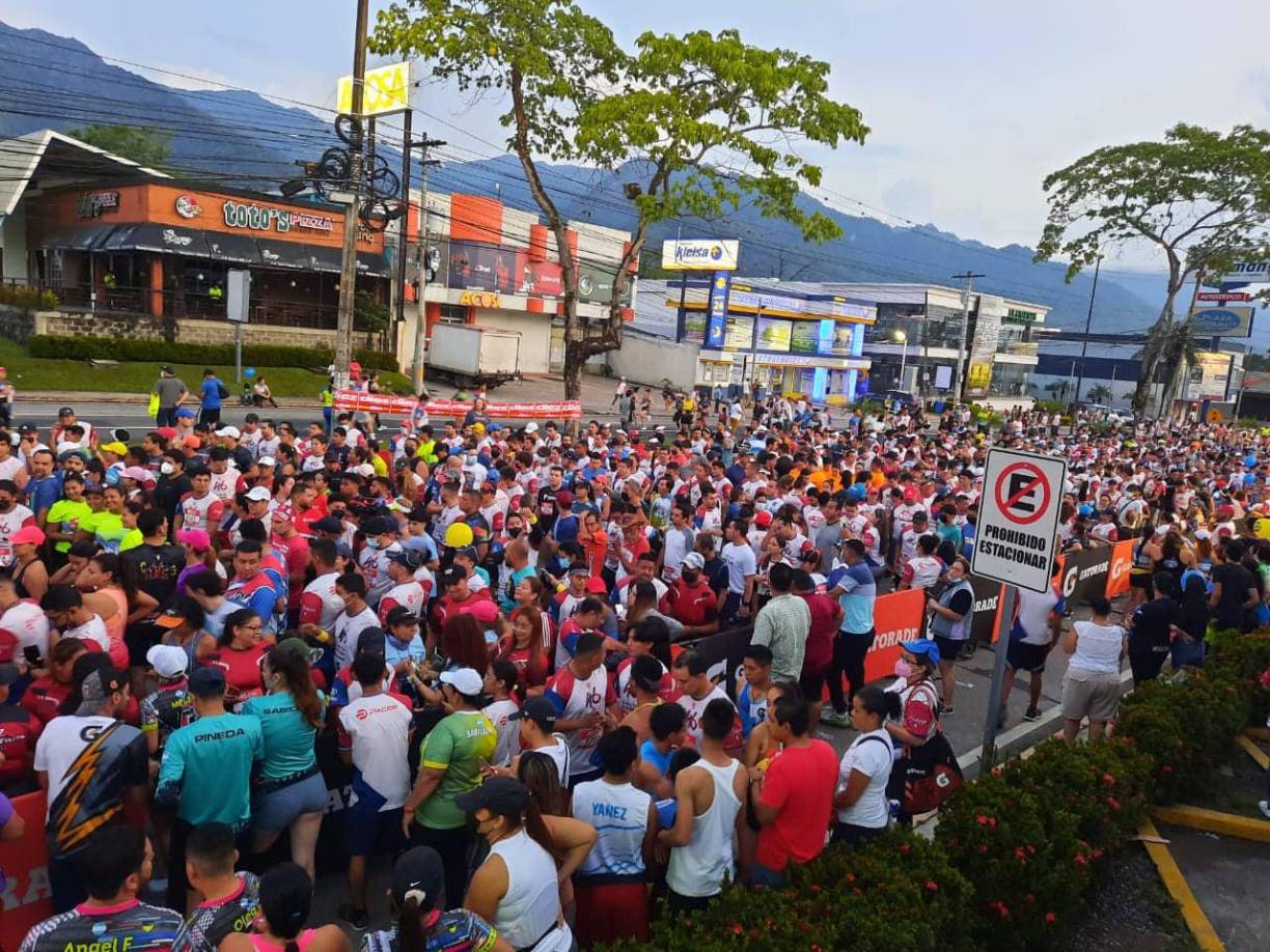 Esta ha sido la 46 edición de la Maratón Internacional de Diario LA PRENSA y engalana la Feria Juniana. El evento deportivo tuvo las rutas de 5, 10.5 y 21 kilómetros que recorrieron las principales calles de la zona urbana de la capital industrial del país.