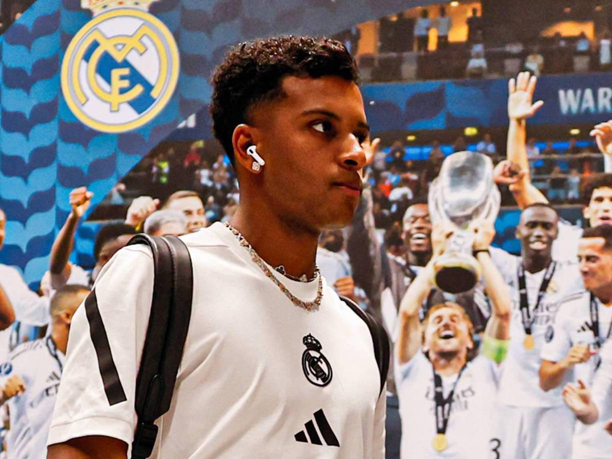 Rodrygo: El brasileño podría marcharse del Real Madrid ya que ha perdido protagonismo siendo relegado por jugadores como Vinicius, Mbappé y Bellingham. 