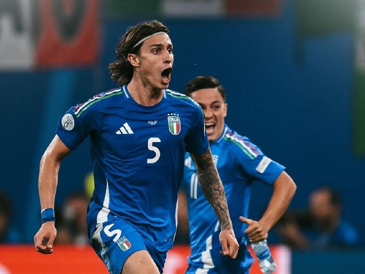Ancelotti y Real Madrid coinciden con el fichaje de Riccardo Calafiori tras la salida de Nacho. El defensor italiano ha mostrado una solidez y personalidad en la Eurocopa 2024, que está llamando la atención de los blancos. Juega para el Bologna y su valor ronda los 30 millones de euros.