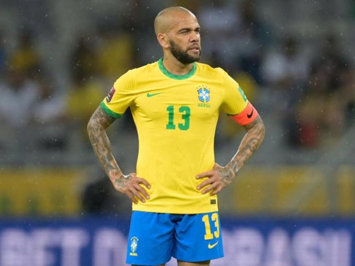 La abogada de la víctima de la agresión sexual cometida presuntamente por Dani Alves ha anunciado que denunciará a todas aquellas personas que difundan imágenes suyas o información que permita identificarla, después de que la madre del exfutbolista ha revelado su identidad en las redes sociales.