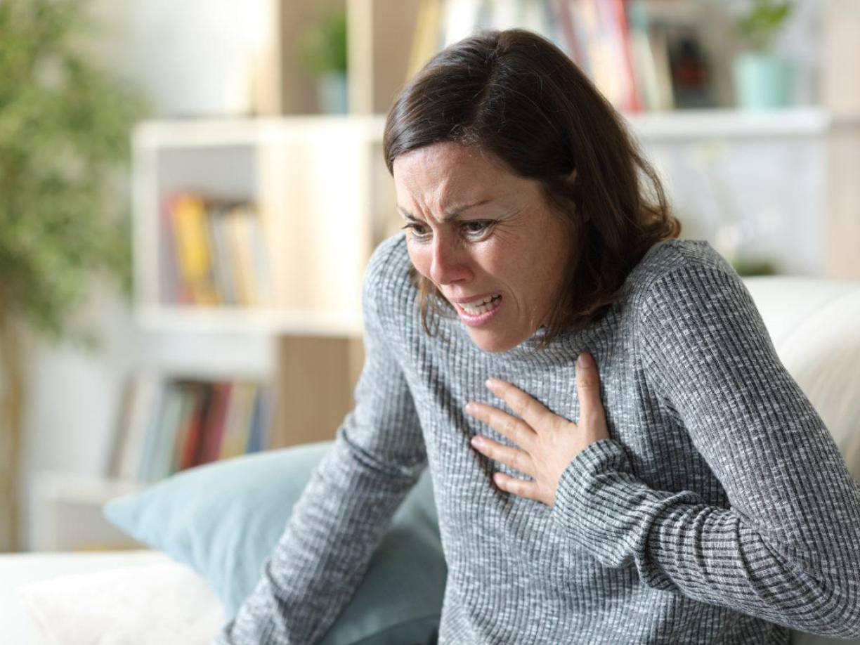 Todo lo anterior se ha convertido en una bomba de tiempo que ha afectado tanto adultos como a niños quienes no saben de qué manera actuar ante la sintomatología. A este escenario se suma la pésima salud metal de los hondureños, pues la mayoría no sabe como lidiar con este cúmulo de sentimientos. En este sentido, la psicóloga Katherine Pineda explica que es importante diferenciarla de la depresión, ya que no son lo mismo,de forma sencilla, la depresión es resultado de un mal manejo del pasado y la ansiedad es la preocupación por el futuro.
