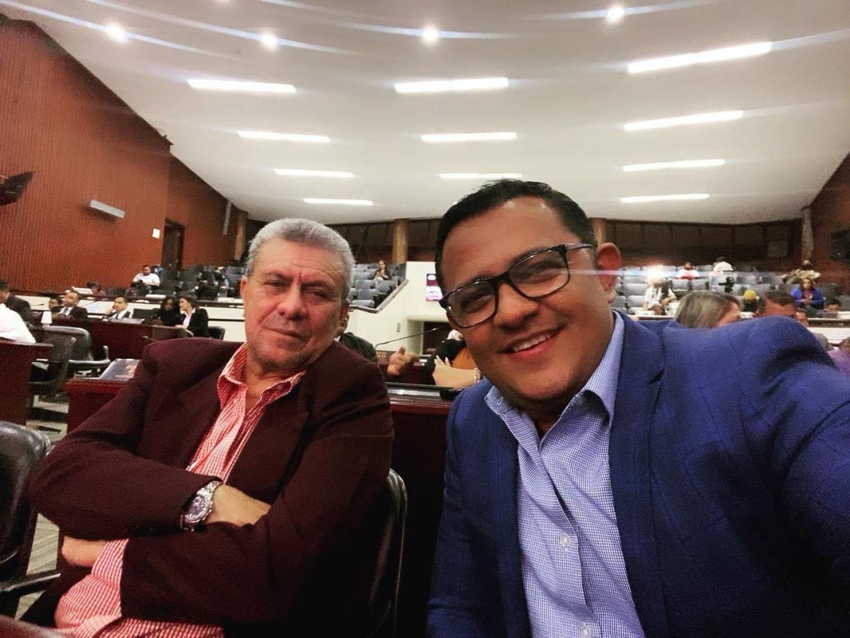 Ante la amenaza de ser sancionados, por figurar en la junta directiva, el diputado liberal Ernesto Lezama reaccionó asegurando que era su derecho.