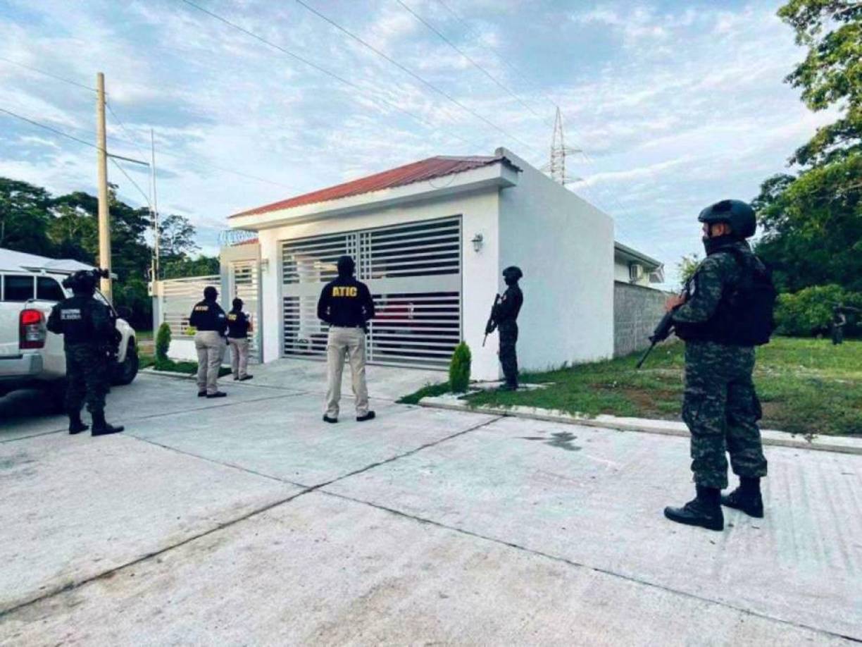 Por estar supuestamente ligado a la banda Los Halcones, las autoridades acusaron a Guitler Mayorga Vásquez, quien ya estaba recluido en el centro penal de La Ceiba, mientras que el exfutbolista Bonilla fue capturado este sábado 27 de enero.