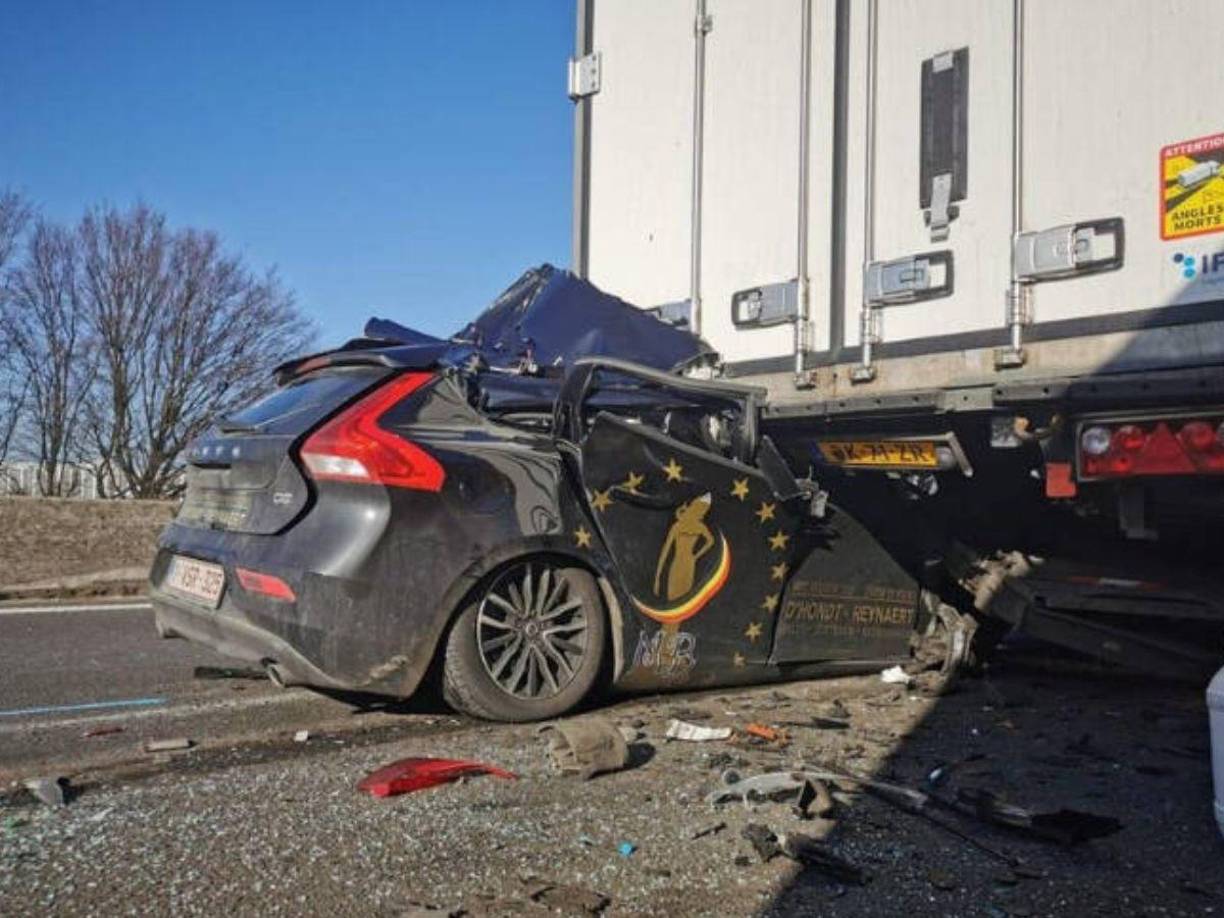 Chayenne conducía su carro por las afueras de Amberes en Kruibeke, Bélgica cuando impactó contra la parte trasera de un camión que frenó de repente en el tránsito.