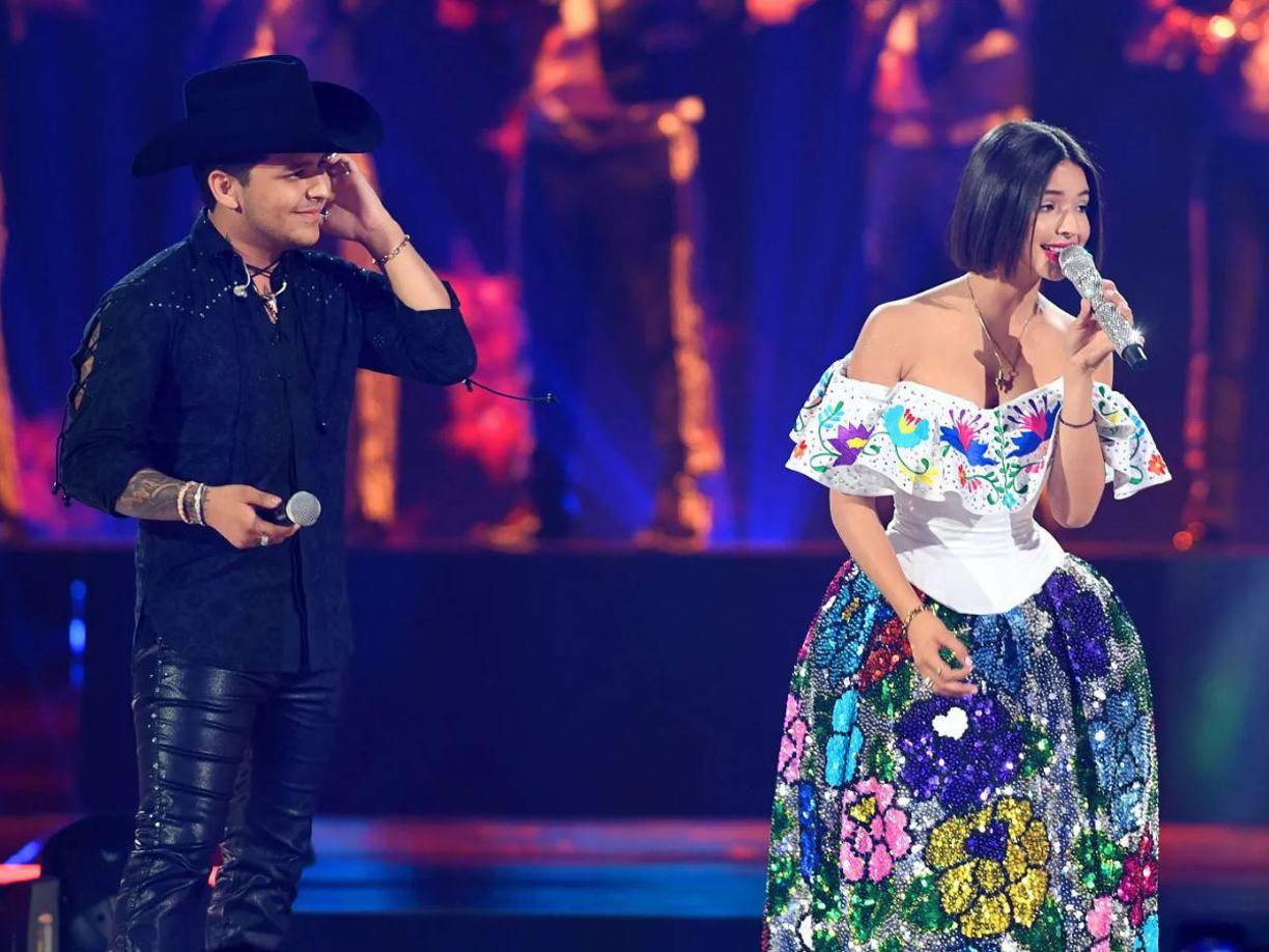 El drama que envuelve a Nodal y Ángela no ha hecho más que intensificarse con la participación de figuras públicas como Sevilla, reflejando el grado de atención mediática que generan las relaciones de alto perfil en el mundo del entretenimiento.