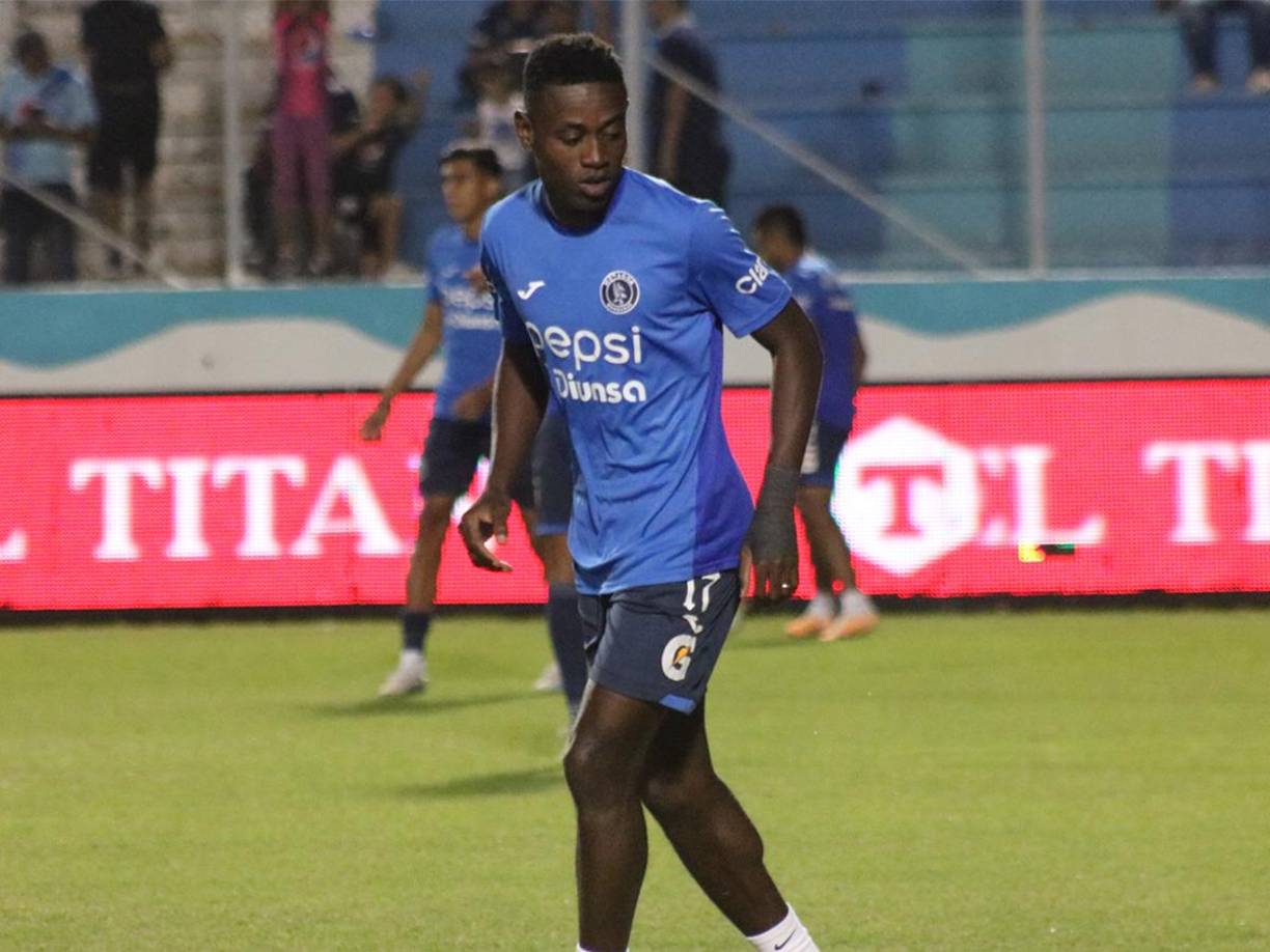 Wesly Decas: Estará como lateral por la banda izquierda.