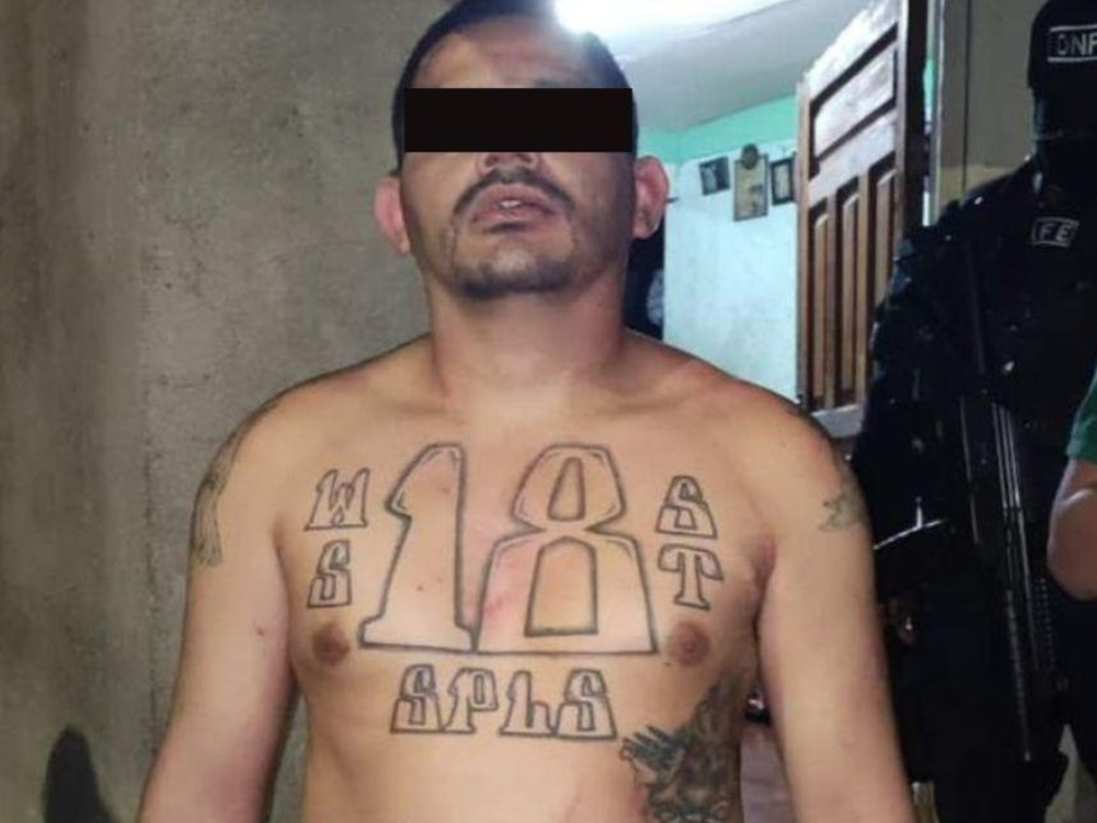 Las autoridades indicaron que los allanamientos se realizaron luego de dos ataques diferentes con cuchillos y machetes registrados en 2022 en la zona y que alertó sobre la presencia de pandillas.