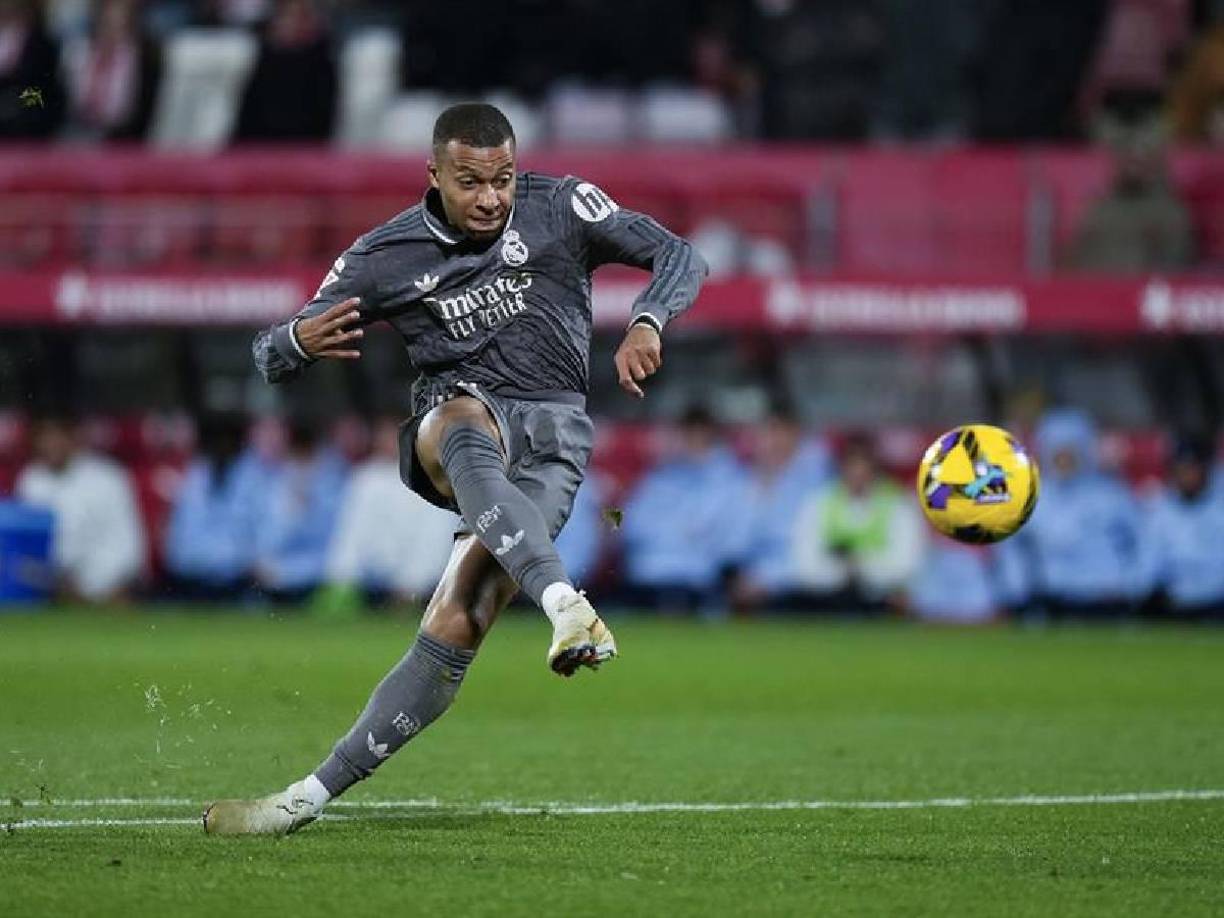 Mbappé tuvo un gris primer tiempo, pero con mejores ocasiones claras para marcar. El francés estuvo cerca de abrir el marcador.