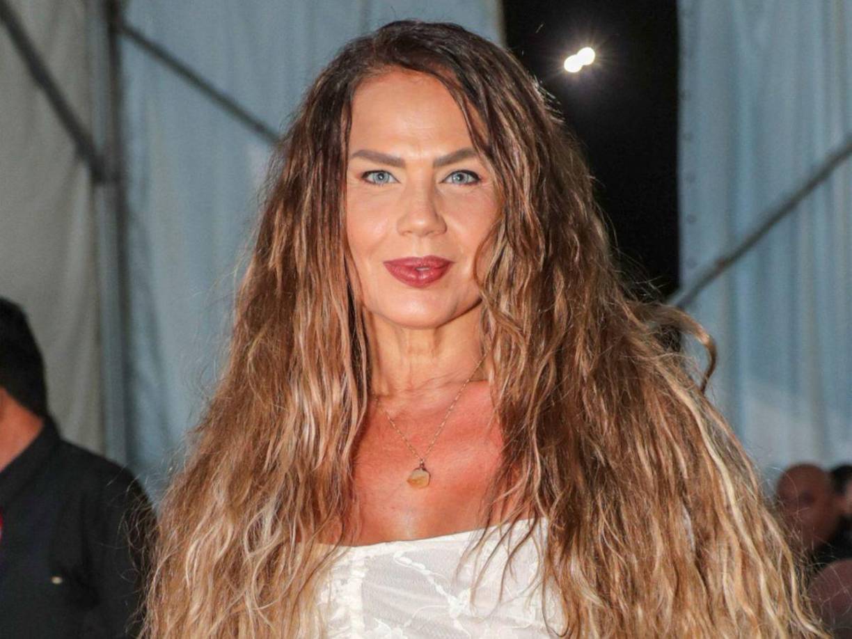 Sin embargo, en un tono más enérgico y con un grito la volvió a llamar “¡fea!” ante las cámaras: “Con premeditación, alevosía, ventaja, mal intención, mal de fondo y abuso de poder, todo eso recauda su fealdad”.