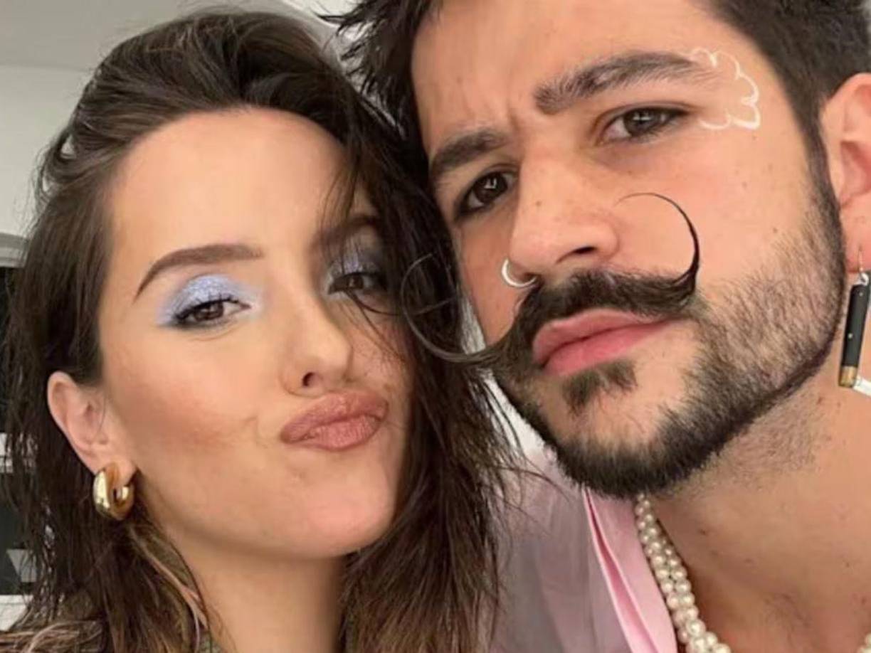 Ella regresó a su casa en Miami mientras él continuaba con su gira por Europa, ya sin su amada esposa. Este momento de separación momentánea fue documentado en el canal de YouTube de ambos en donde hablan de “lo complicado que es estar lejos uno del otro, aunque sea por unos días”.