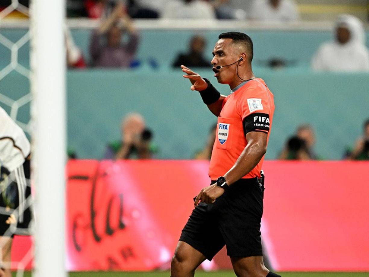 El árbitro salvadoreño volvió a estar involucrado en un polémico partido entre México y un equipo centroamericano, en este caso Honduras.