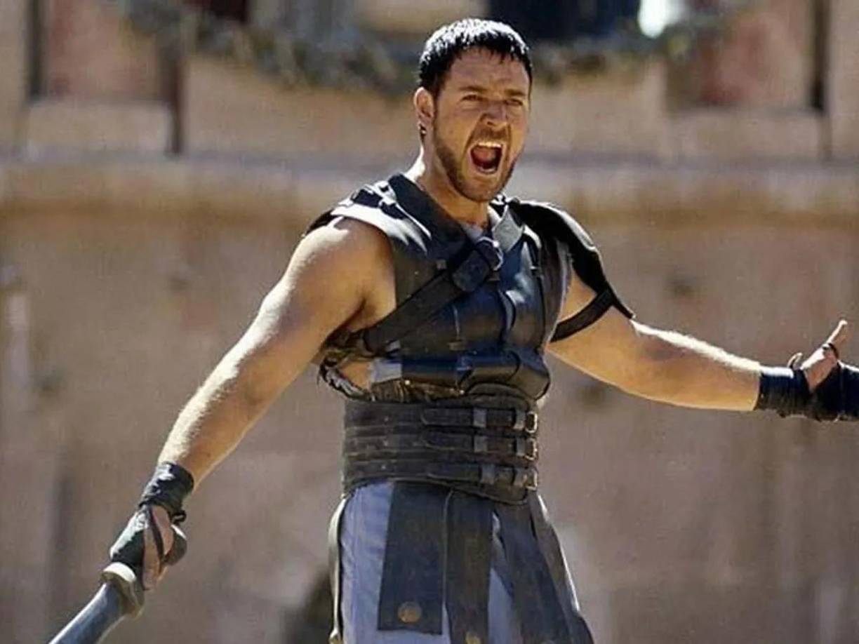 Gladiator -Este icónico personaje es de los más aguerridos que se han visto en las películas. No olvide la espada y escudo que usaban los romanos de esa época. 