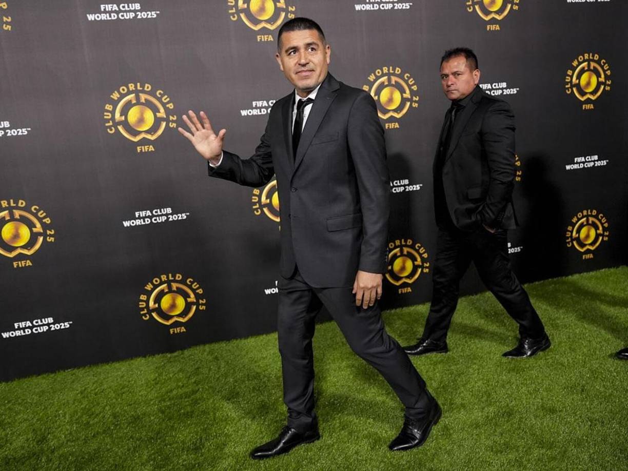 Juan Ramón Riquelme, actual presidente de Boca Juniors, llegando al sorteo del Mundial de Clubes 2025.