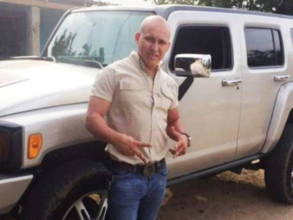 Tuneados y con su alias: Excéntricos autos de alcalde ‘El Patrón’