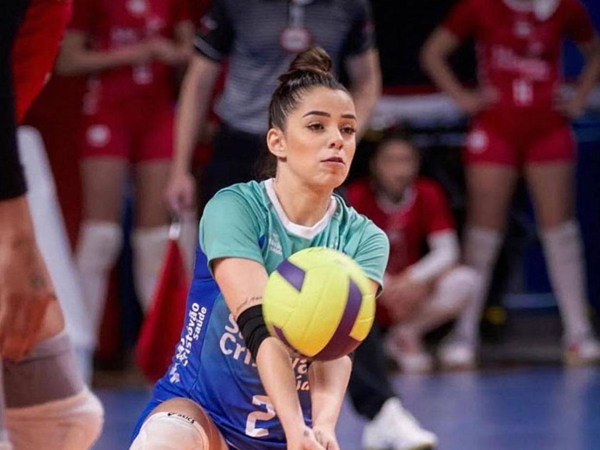 Además de ser modelo, la brasileña brilla en el voleibol. 