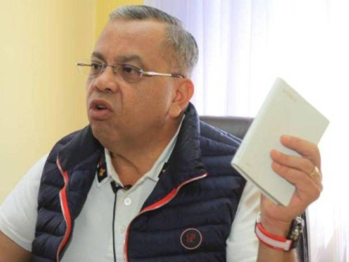 Dentro de ellas confirmó su intención de retirarse. 