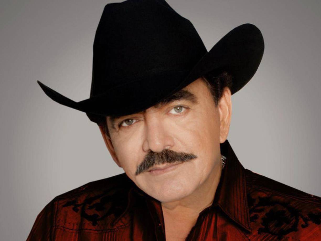 Según reportes, la millonaria herencia de Joan Sebastian incluye 51 propiedades en Guerrero, Morelos, Jalisco y Veracruz, incluyendo ranchos, casas y terrenos. Si bien hace más de 7 años de la muerte del icónico artista, su herencia aún no ha sido repartida por conflictos entre sus hijos, ya que él no dejó un testamento, reporta Milenio.