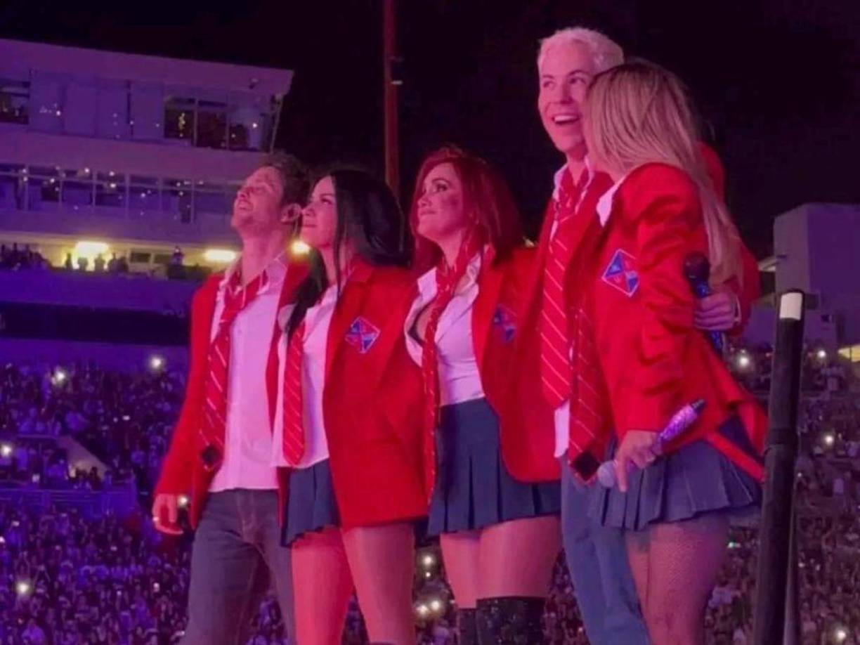 Después de 15 años de haberse separado y cada quién haya tomado su propio camino en la vida y en lo profesional, RBD regresó este 25 de agosto a los escenarios.