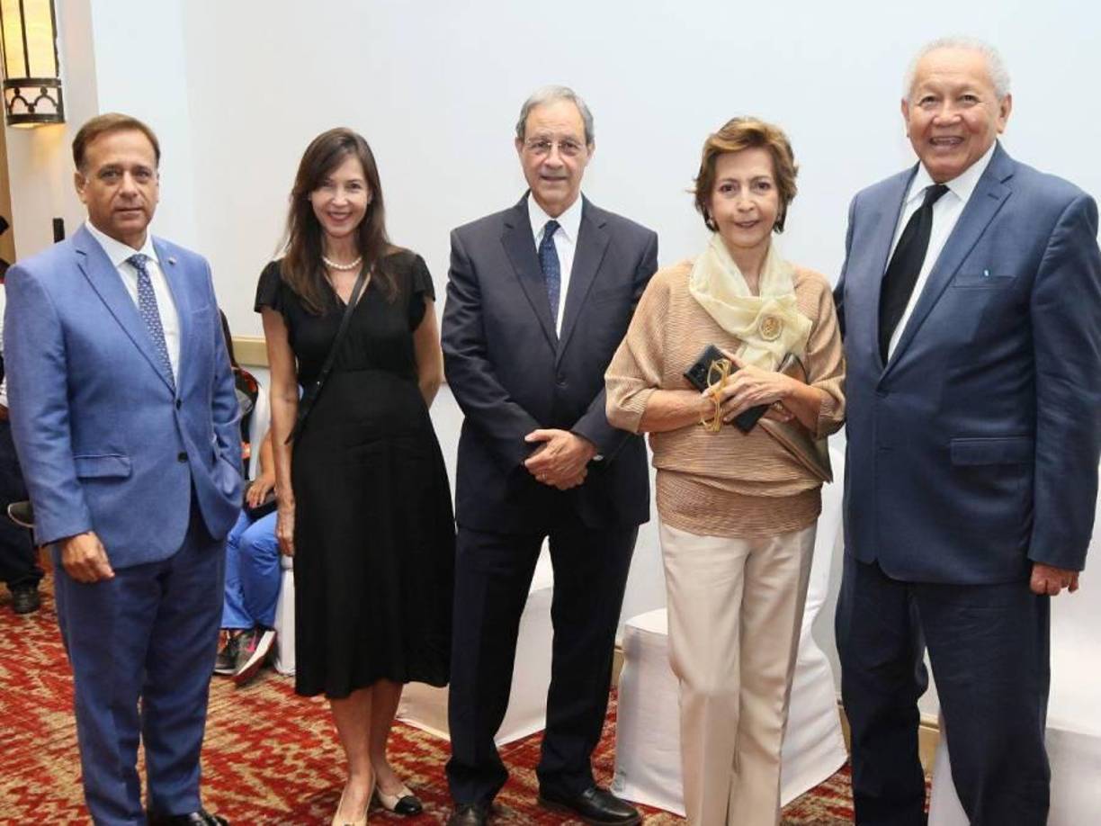 Thierry de Pierrefeu, Lorenza Durón, Mauricio Villeda, María de Durón y Juan Ramón Martínez.