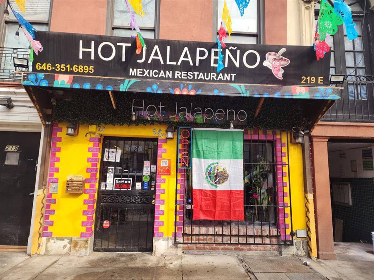 El diario Los Angeles Times cita el testimonio anónimo de una maestra en una escuela primaria del sur de esta ciudad californiana, quien señaló que al menos 390 alumnos del total de 670 no fueron a clases y que muchos padres excusaron la ausencia de sus hijos por causa de la protesta.