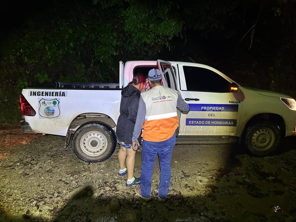Los habitantes de la Cuenca del Cangrejal llevan tres semanas incomunicados y urgen de atención de las autoridades. 