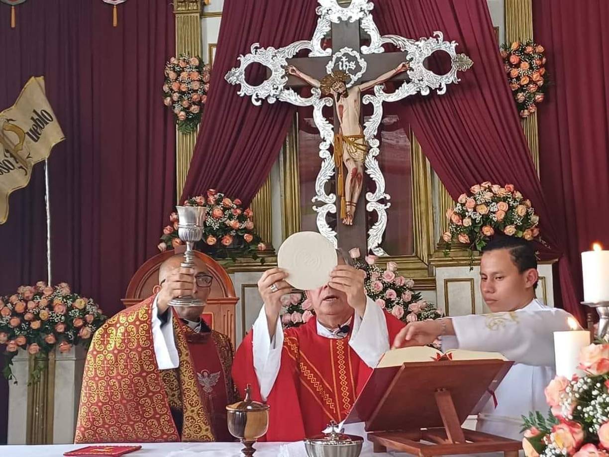 También era el presidente de la pastoral social de la Iglesia católica, Cáritas Nicaragua, ilegalizada por las autoridades nicaragüenses, y desde ese cargo denunció el bloqueo aduanero que el Gobierno de Ortega impuso a la pastoral desde 2019, impidiendo la recepción de donaciones del exterior.