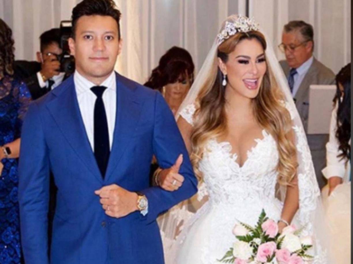 Luego de haber realizado una ceremonia para unir su vida con la de Larry Ramos y que el supuesto empresario se fugara al ser acusado de estafar a muchas personas, Ninel Conde reapareció ante los medios de comunicación y declaró que en estos meses ha estado enfocada trabajando en ella misma.