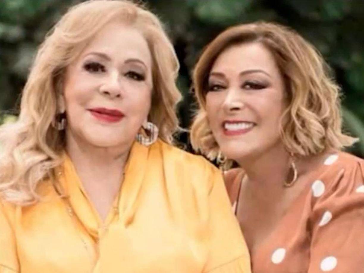 A pesar de Sylvia Pasquel reportó como “estable” el estado de salud de su mamá Silvia Pinal, luego de que se diera a conocer que la “última Diva de la época de oro del cine mexicano” se encuentra internada en el hospital desde el pasado 21 de noviembre por algunas complicaciones de salud, se ha revelado que la actriz se encuentra en estado crítico. 