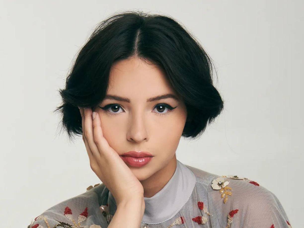 En las últimas horas, la cantante Ángela Aguilar ha sido el centro de atención debido a un escándalo que involucra a Christian Nodal y una supuesta amante, identificada en TikTok como @iveethzzz.