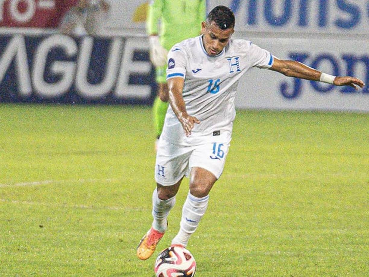 Edwin Rodríguez - El jugador del Olimpia dejará el extremo izquierdo (que ocupará Luis Palma) para jugar de mediapunta atrás del centrodelantero de la Bicolor.
