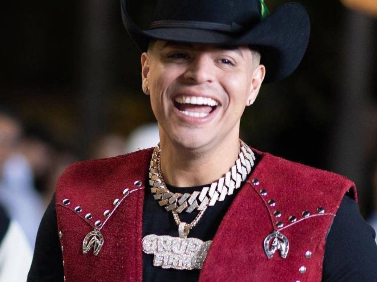 Eduin Caz ha dado a conocer que sus accesorios no suelen ser nada baratos, el joven originario de Culiacán, Sinaloa, tiene collares y esclavas que llaman la atención.